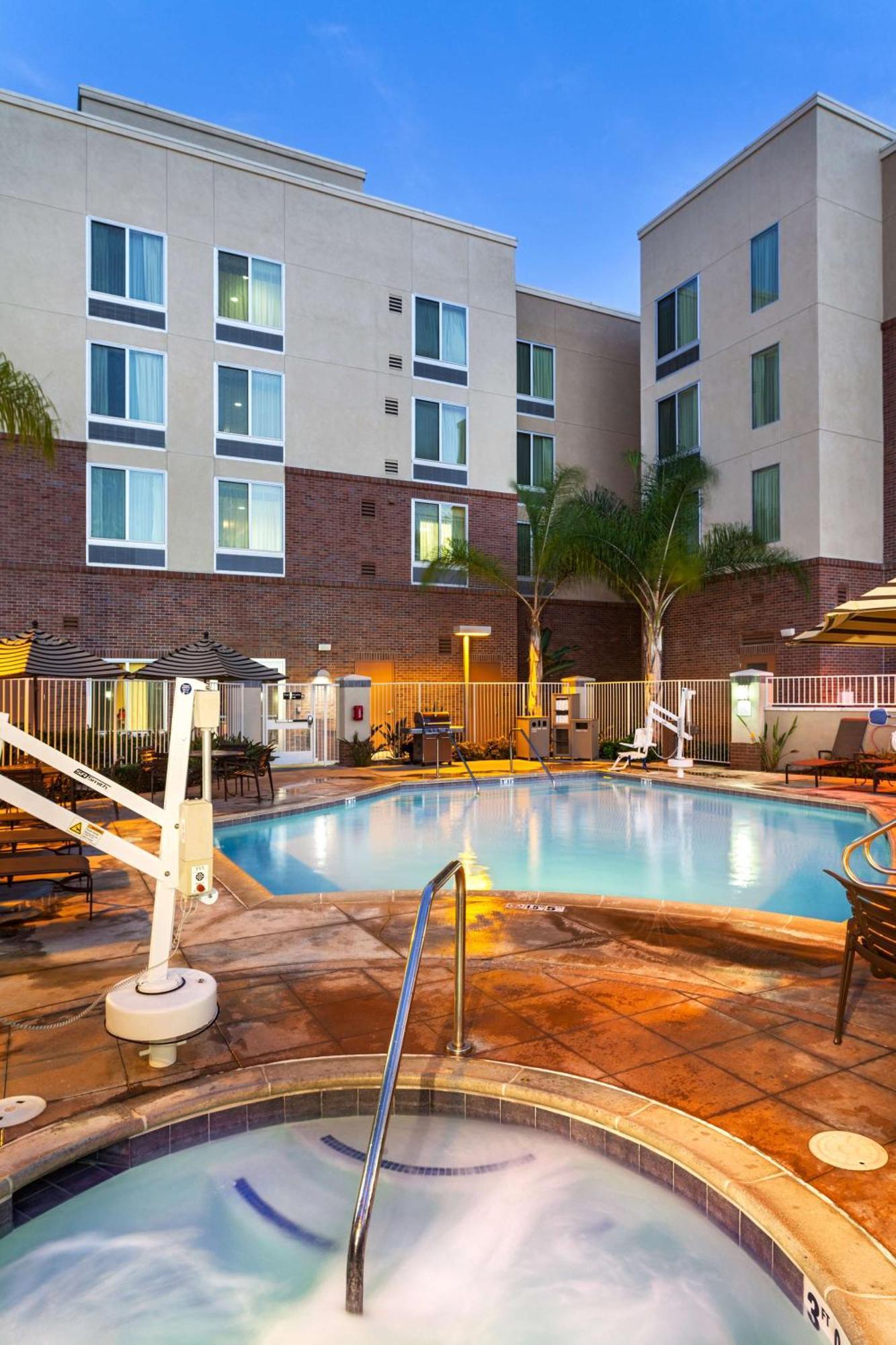 Hyatt Place San Diego-Vista/Carlsbad Hotel Exterior photo